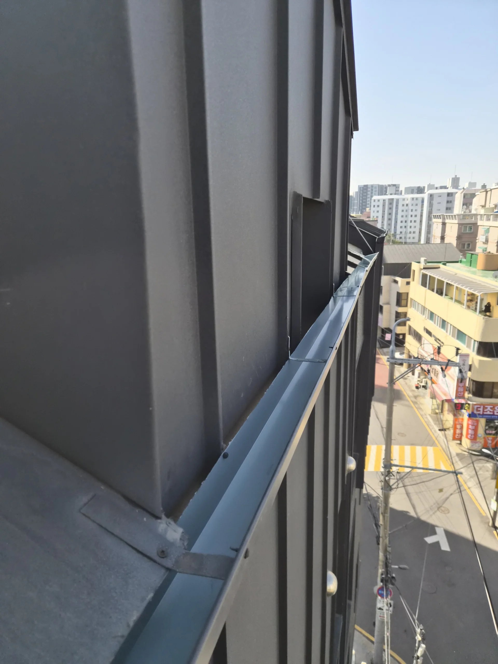 부천 빗물관수리 시공 후 — 집수구 청소 후 배수 흐름 복원